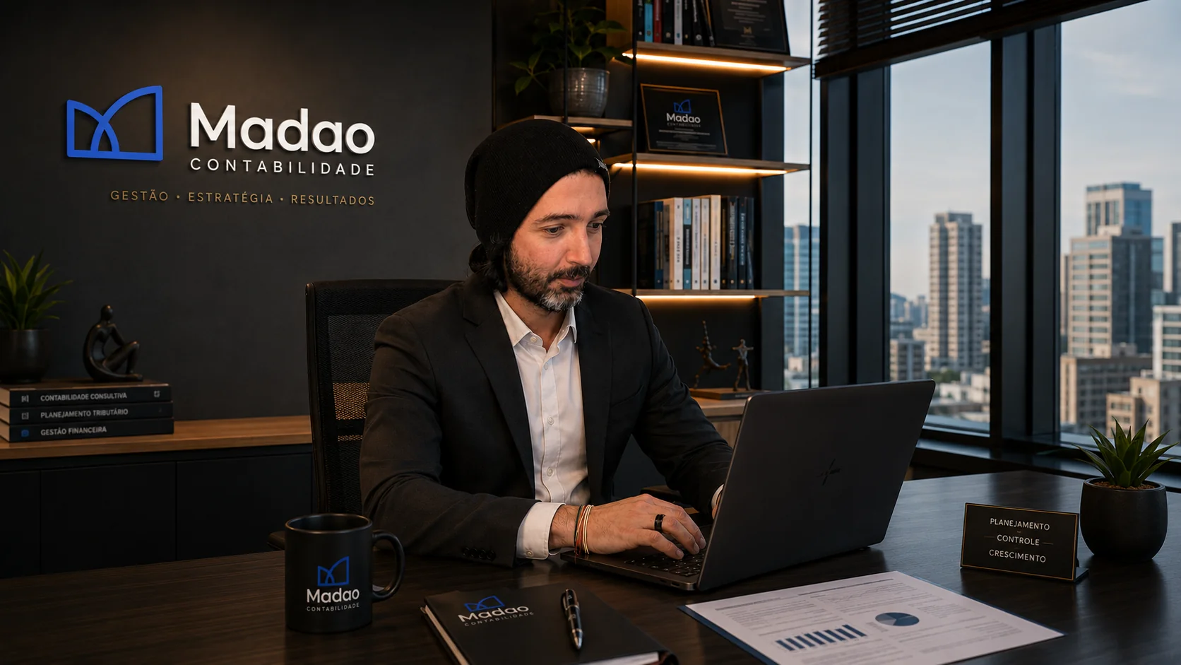 Natanael Medade, fundador da Madao Contabilidade, no escritório